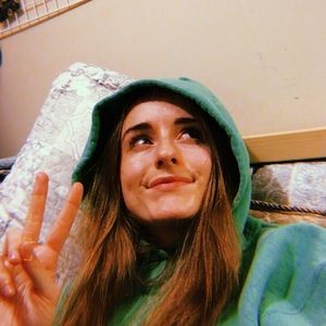 Meet your Posher, Holly